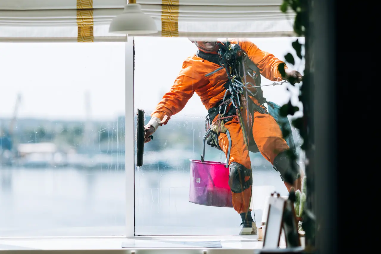Window cleaning services in Florida — professional cleaning residential and commercial windows