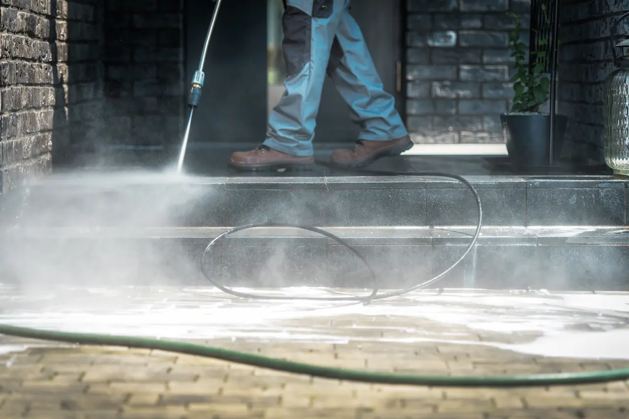 Pressure washing services in Florida — professional driveway and exterior cleaning